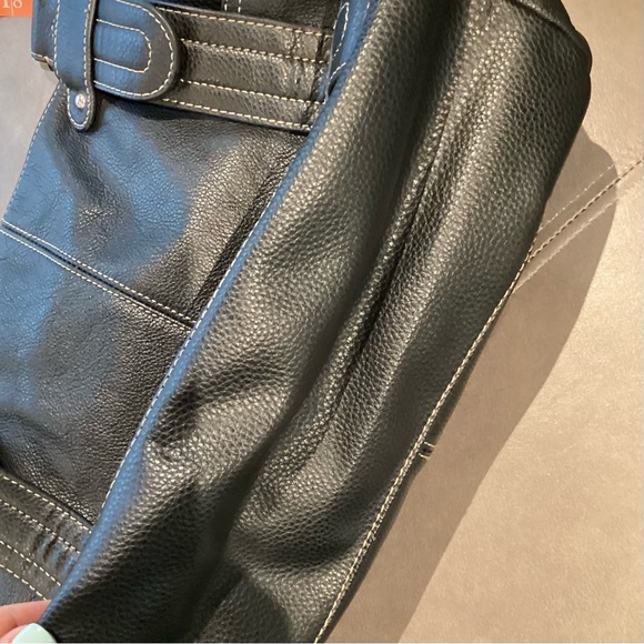 Tignanello Black Leather Women's Shoulder Bag - Picture 13 of 16